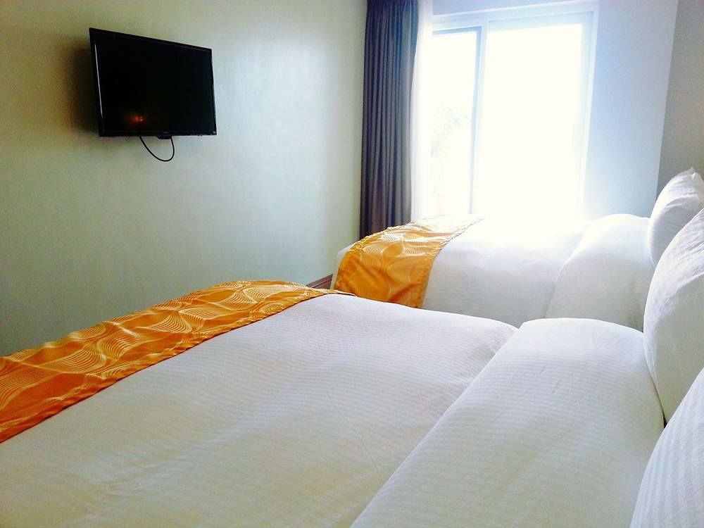 Vista Real Hotel Tagaytay City Екстер'єр фото