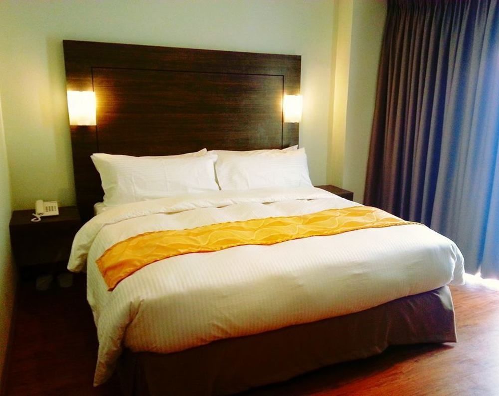 Vista Real Hotel Tagaytay City Екстер'єр фото