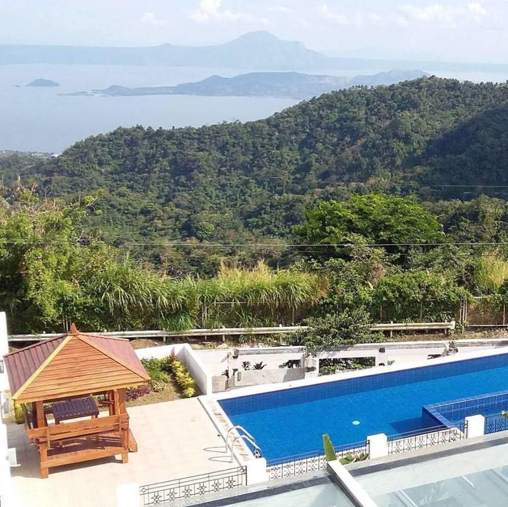 Vista Real Hotel Tagaytay City Екстер'єр фото