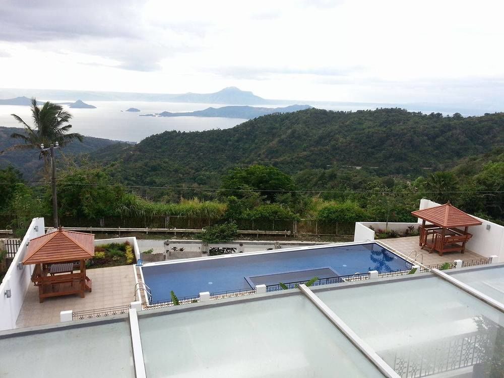 Vista Real Hotel Tagaytay City Екстер'єр фото