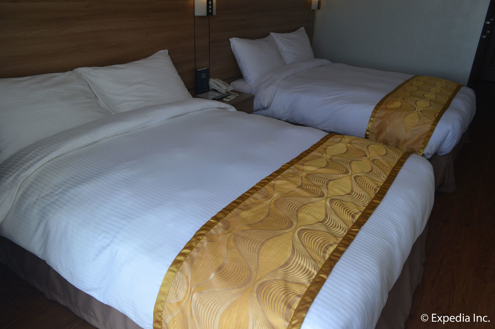 Vista Real Hotel Tagaytay City Екстер'єр фото