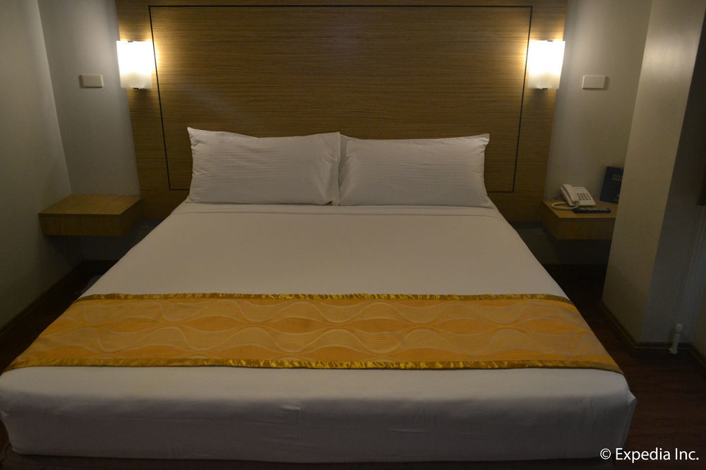 Vista Real Hotel Tagaytay City Екстер'єр фото