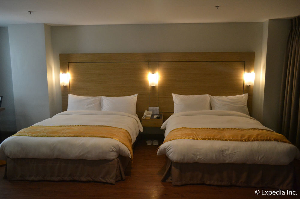 Vista Real Hotel Tagaytay City Екстер'єр фото