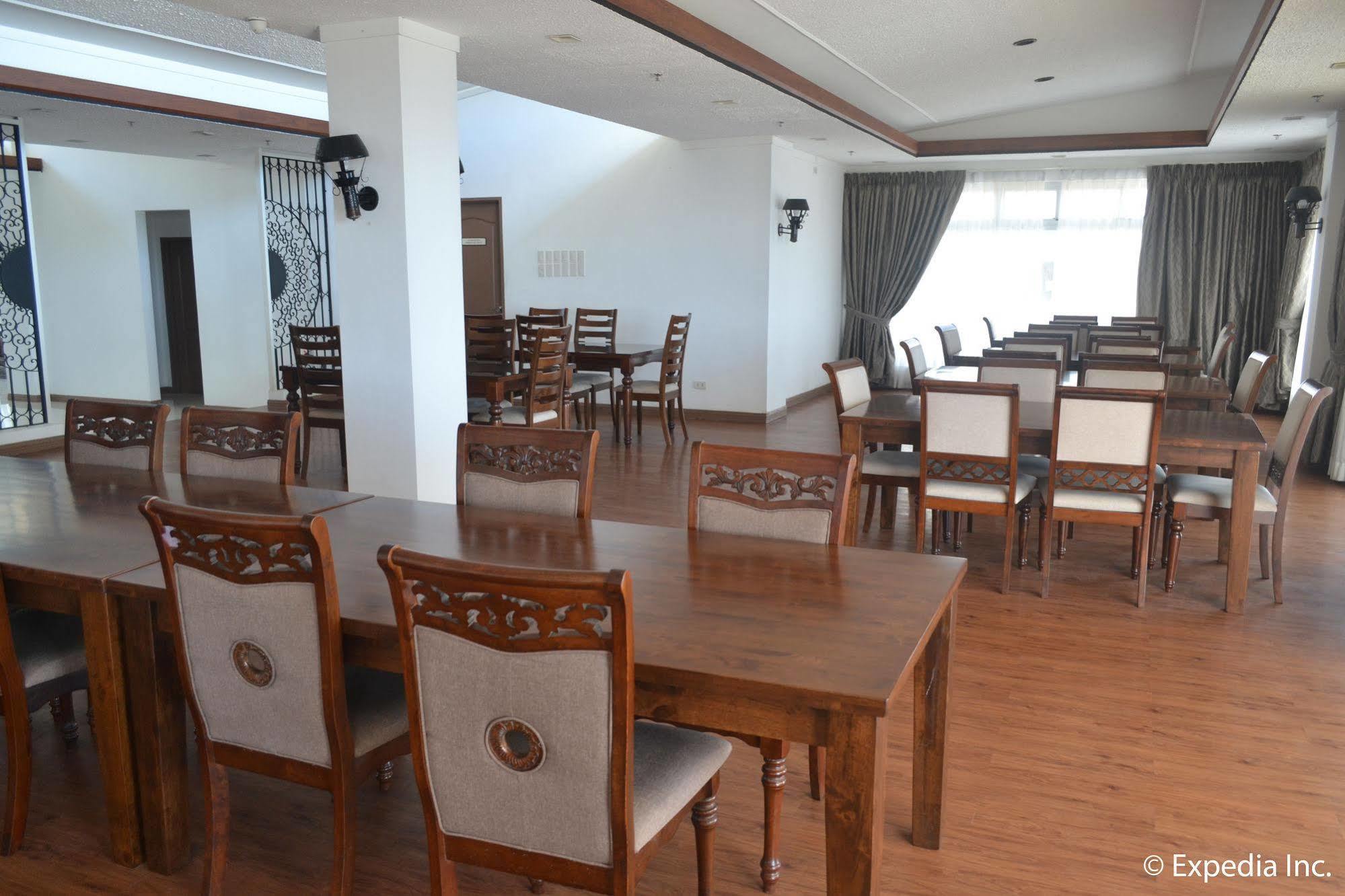 Vista Real Hotel Tagaytay City Екстер'єр фото