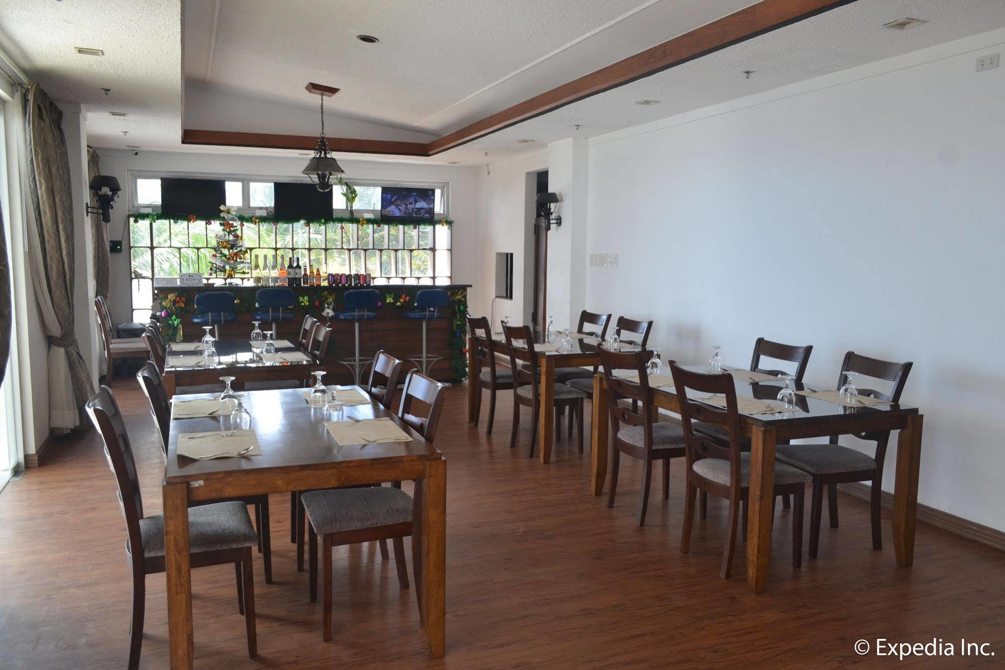 Vista Real Hotel Tagaytay City Екстер'єр фото