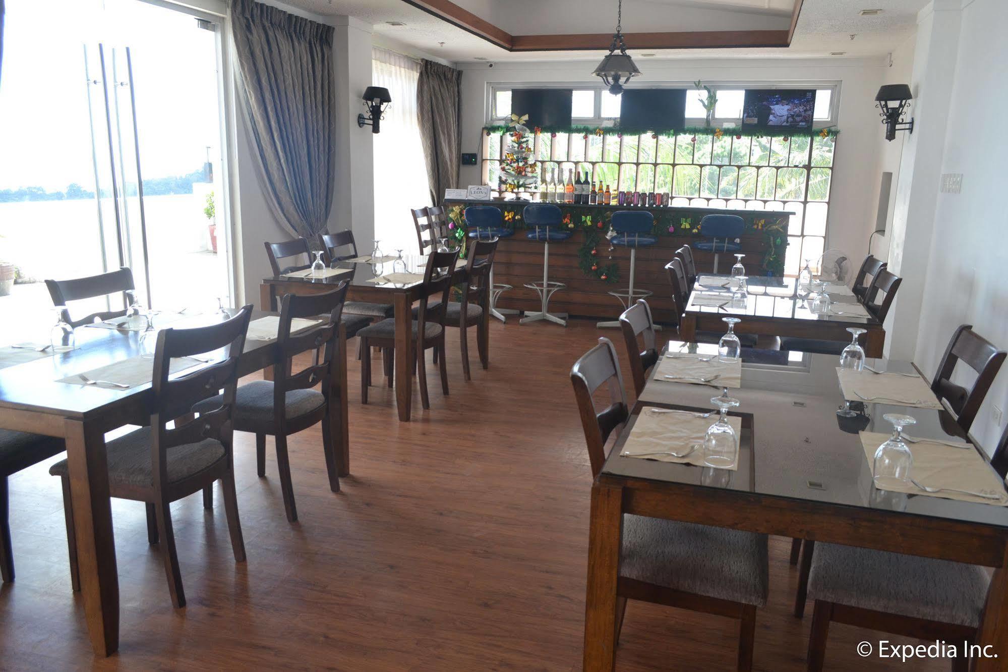 Vista Real Hotel Tagaytay City Екстер'єр фото