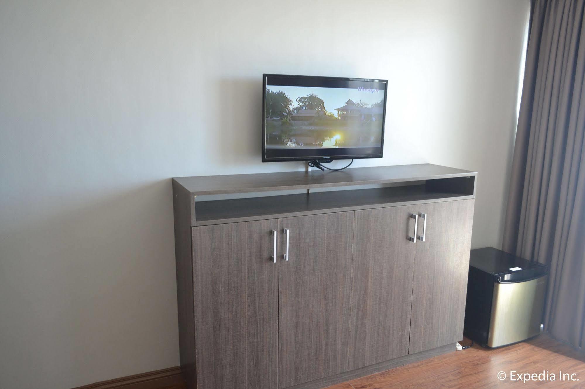 Vista Real Hotel Tagaytay City Екстер'єр фото