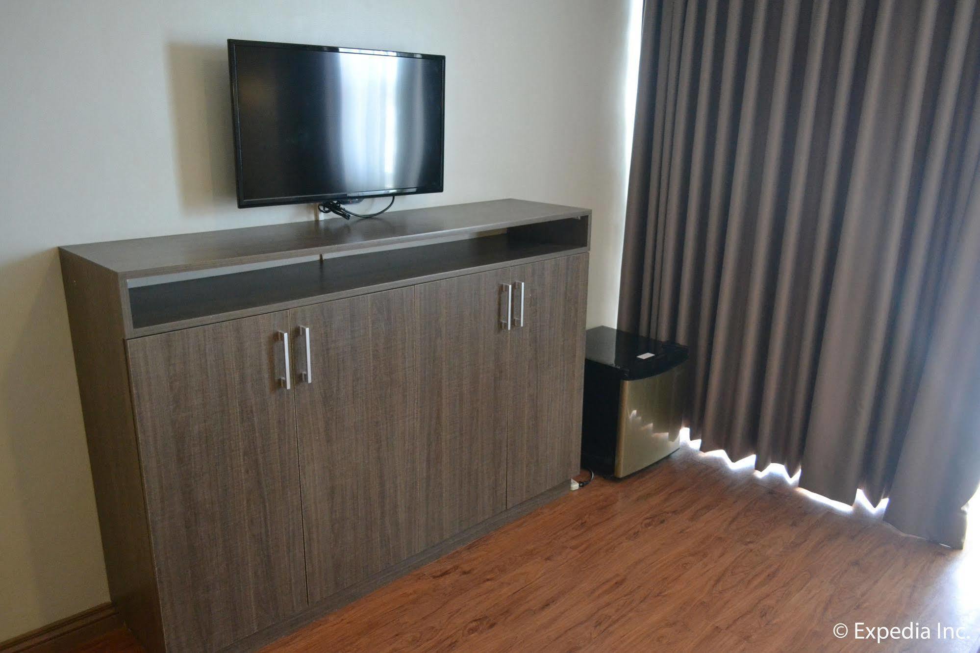 Vista Real Hotel Tagaytay City Екстер'єр фото