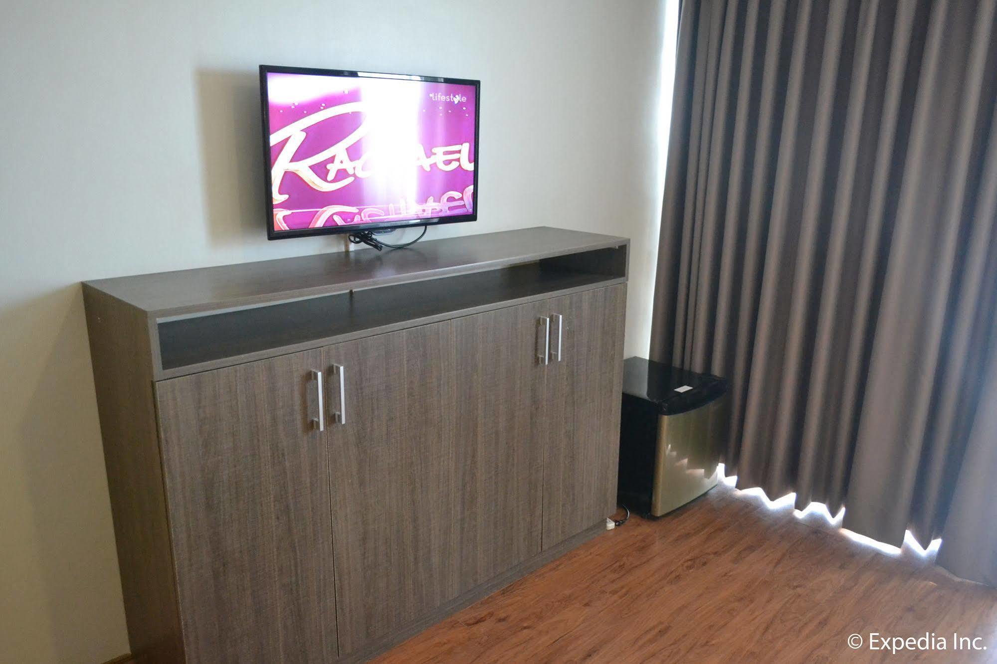 Vista Real Hotel Tagaytay City Екстер'єр фото