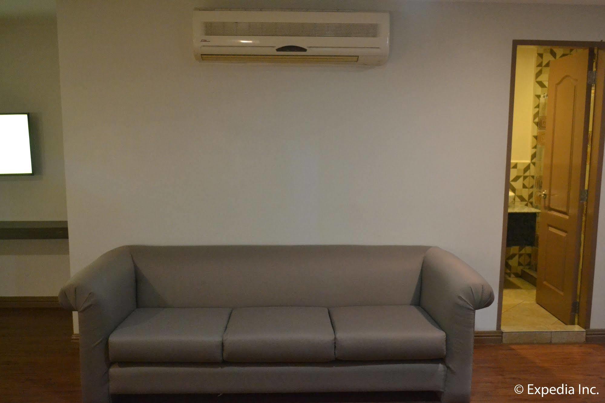 Vista Real Hotel Tagaytay City Екстер'єр фото