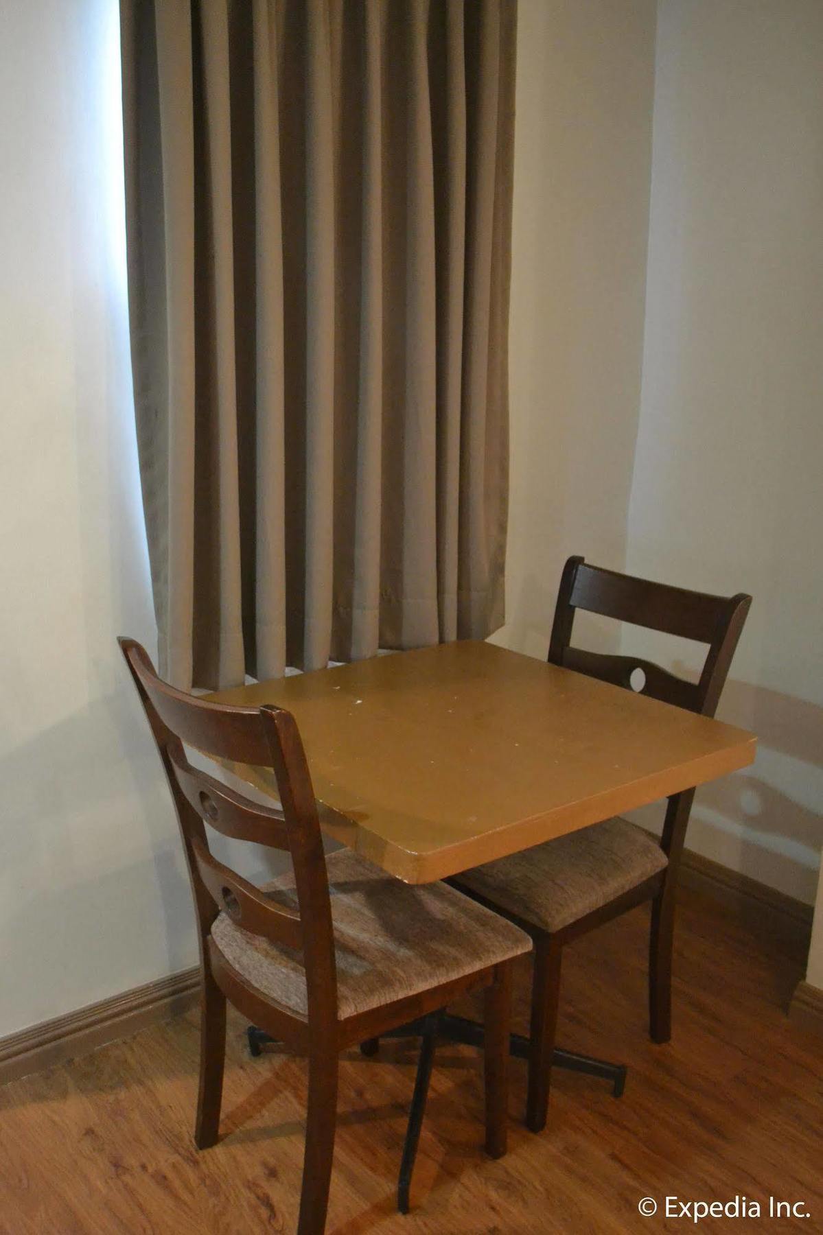 Vista Real Hotel Tagaytay City Екстер'єр фото
