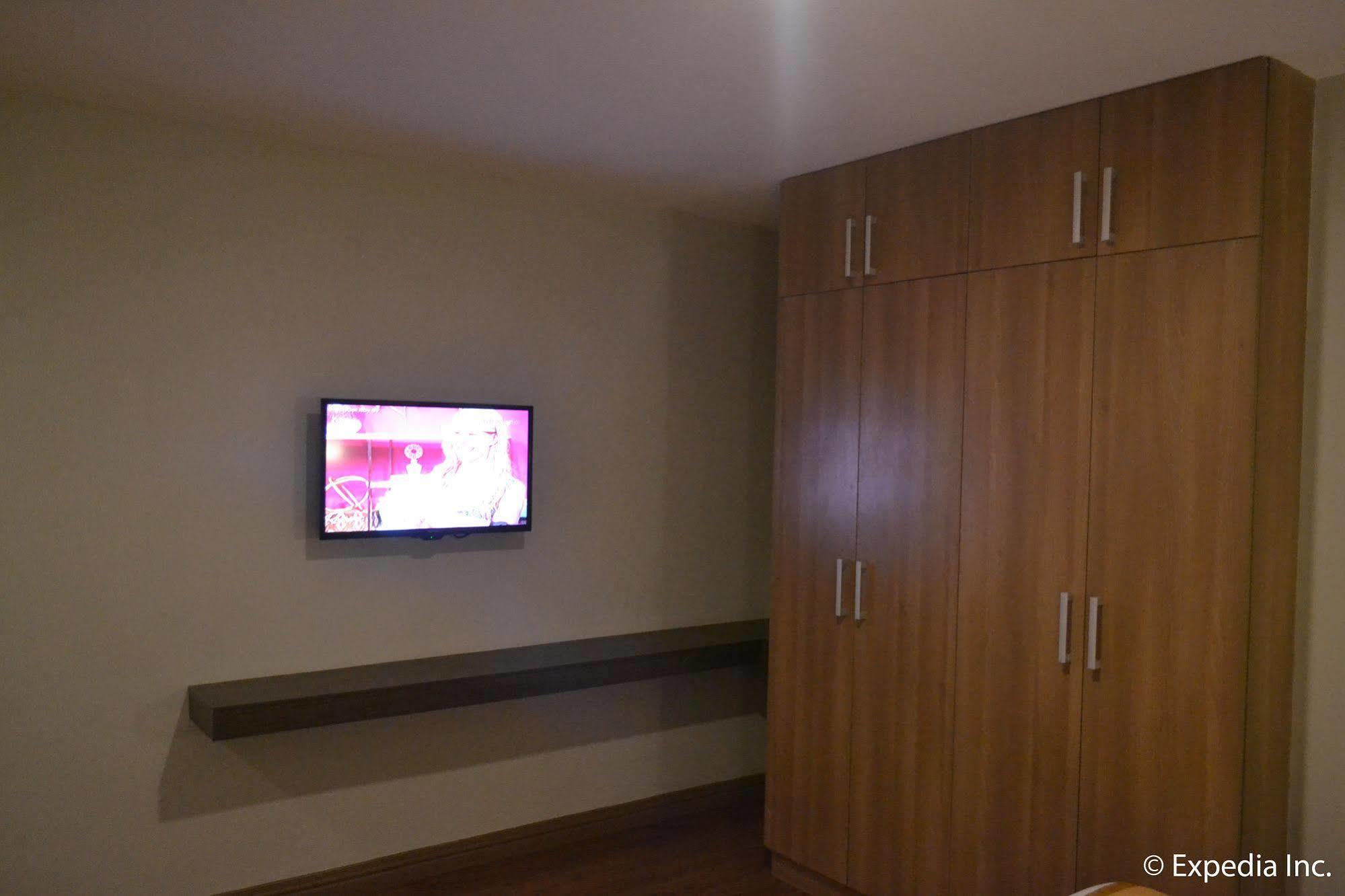 Vista Real Hotel Tagaytay City Екстер'єр фото