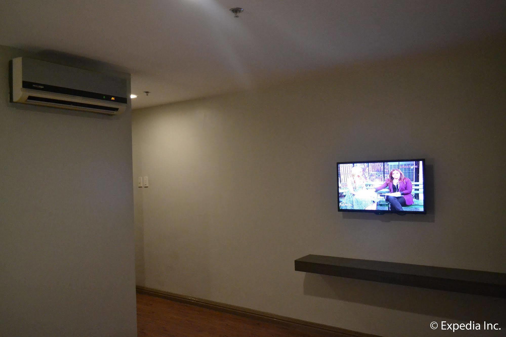 Vista Real Hotel Tagaytay City Екстер'єр фото