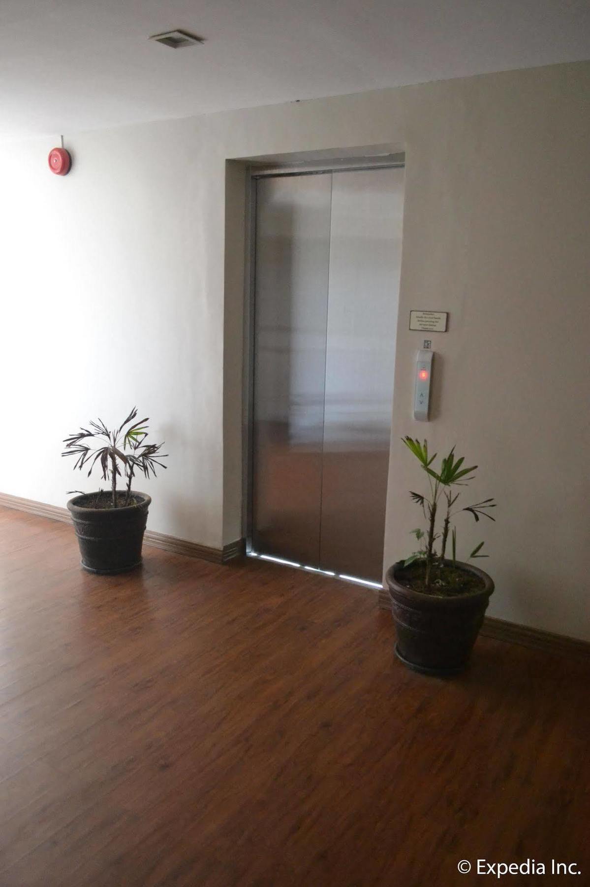 Vista Real Hotel Tagaytay City Екстер'єр фото