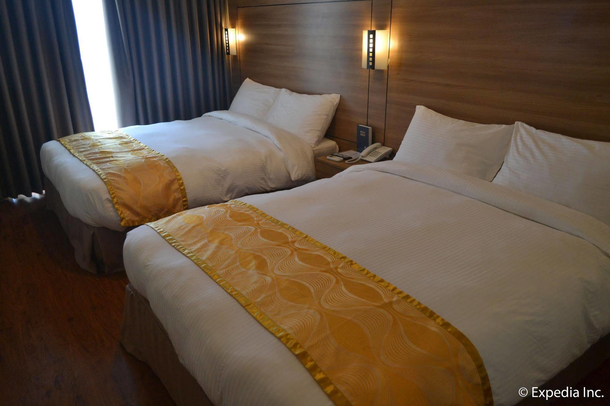 Vista Real Hotel Tagaytay City Екстер'єр фото