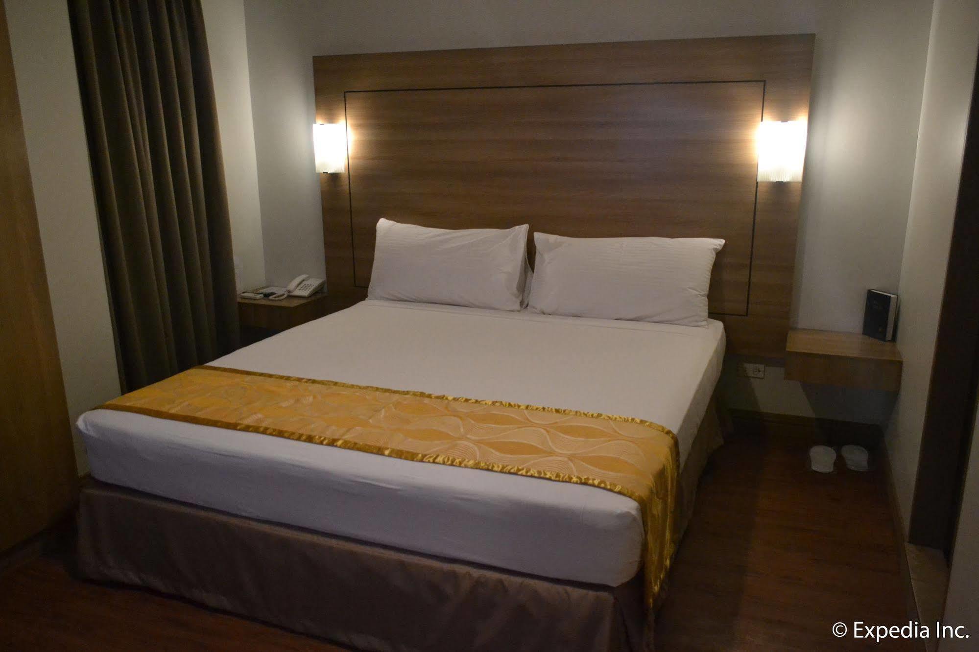 Vista Real Hotel Tagaytay City Екстер'єр фото