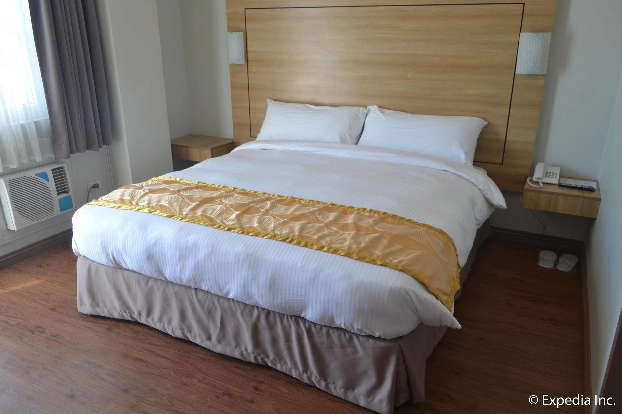 Vista Real Hotel Tagaytay City Екстер'єр фото