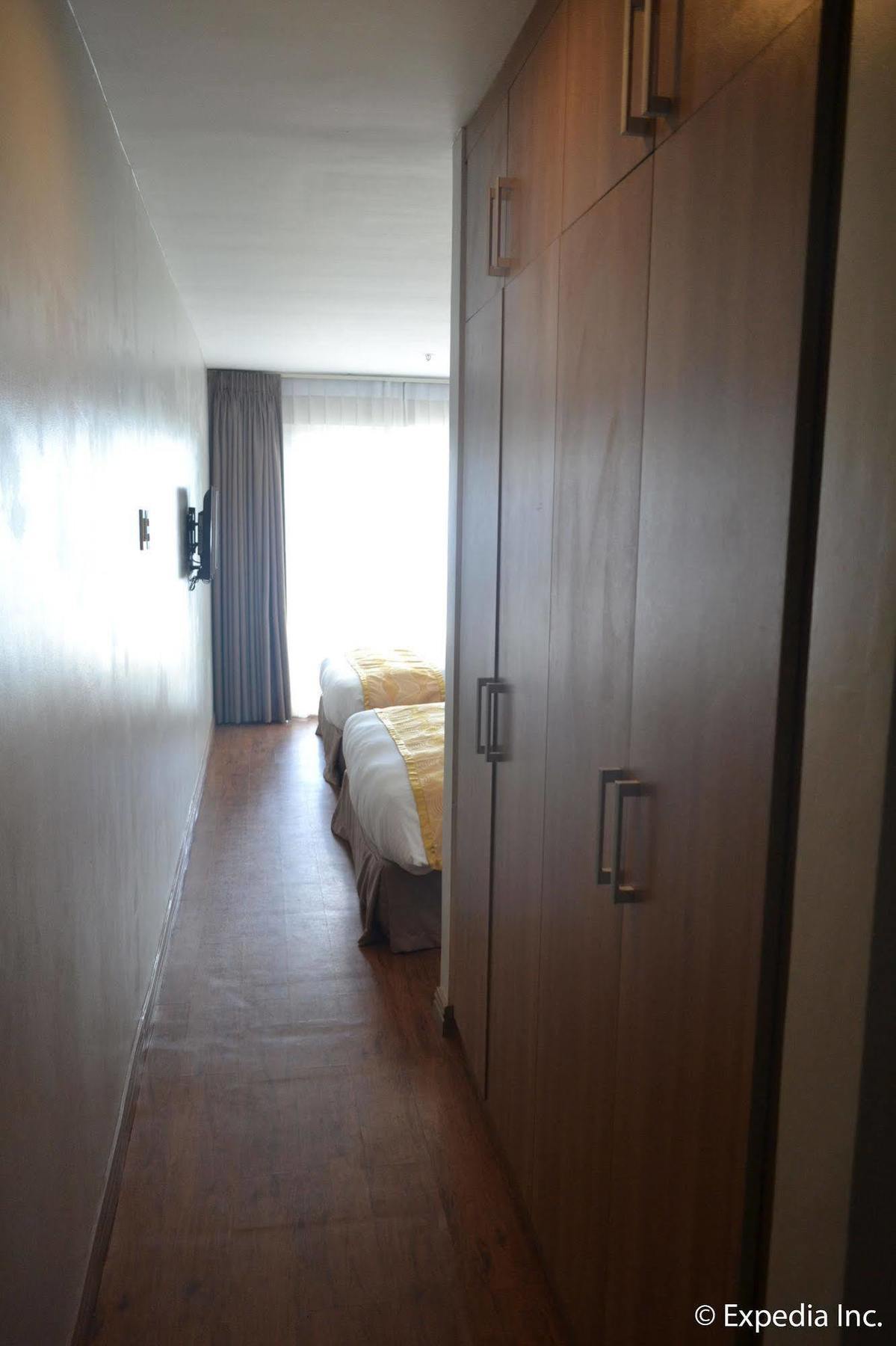 Vista Real Hotel Tagaytay City Екстер'єр фото