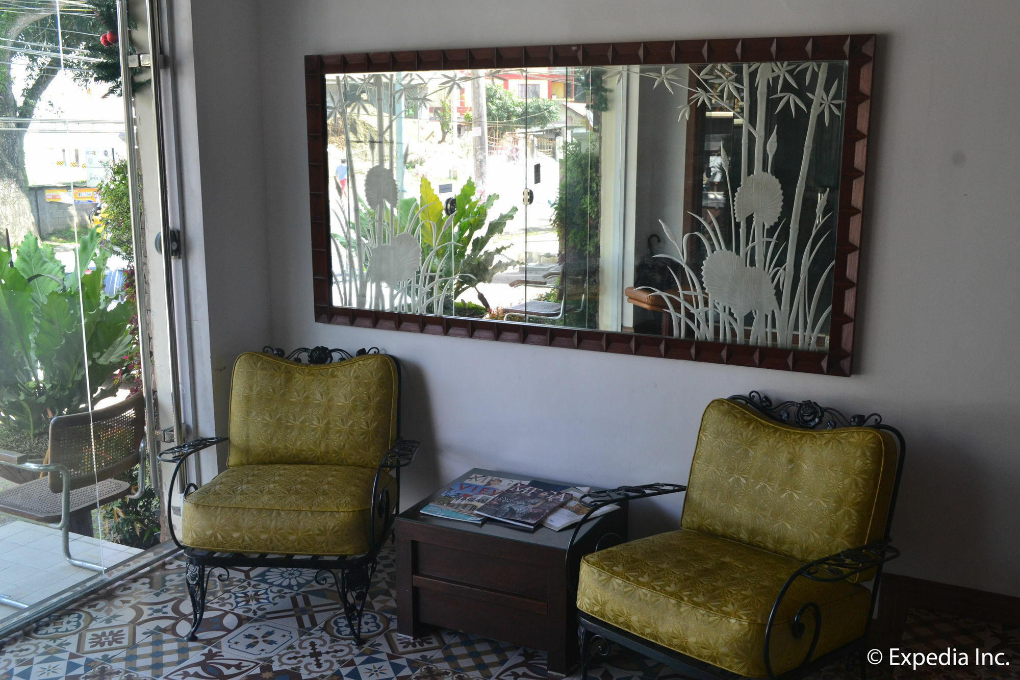 Vista Real Hotel Tagaytay City Екстер'єр фото